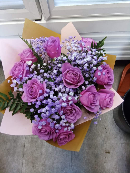 Boquet of 12 violet roses