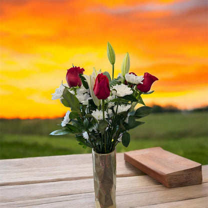 Bouquet of red roses, white daisy