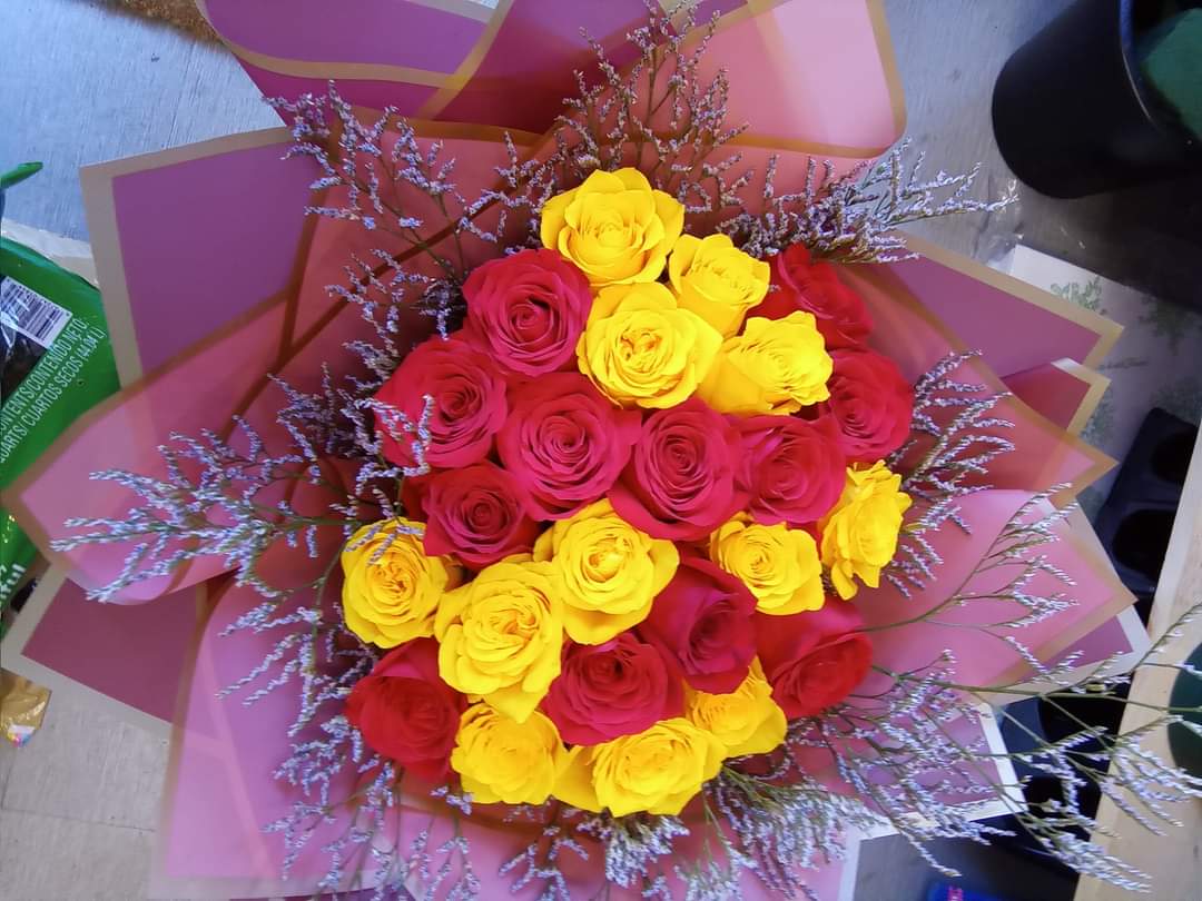 perfect combination bouquet of roses